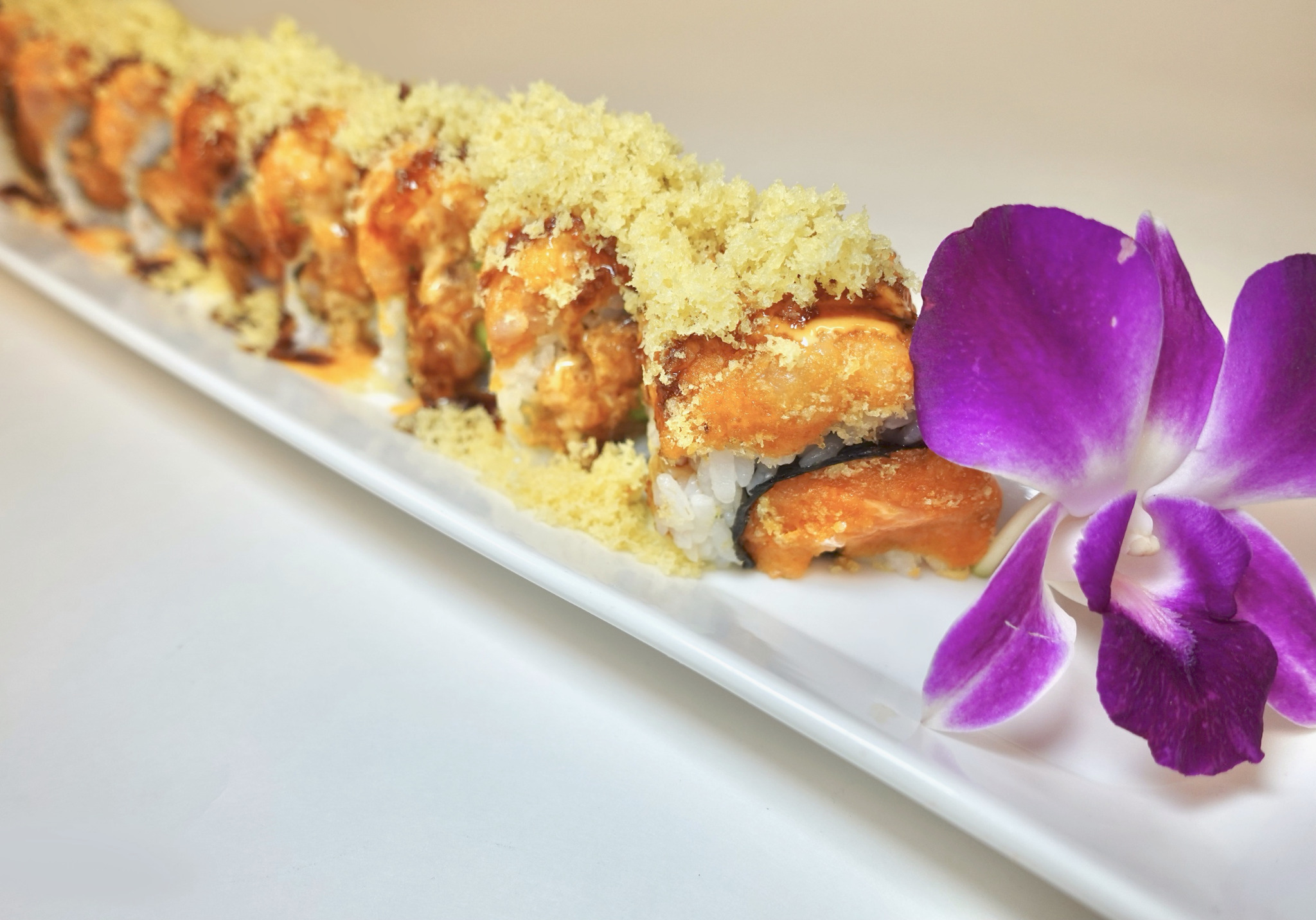 Everest Asian Fusion sushi roll